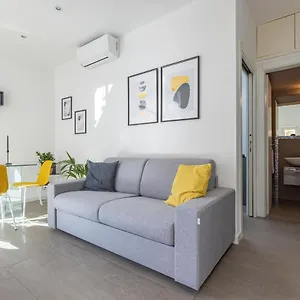 Apartment La Casa Dei Miei - Con Terrazzo In Centro, Naples