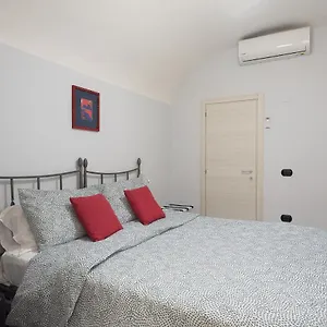 Apartment Residenza Beccadelli, Naples